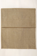 Tissu La Rayure 001 kaki à fines rayures écru, plié en deux et vu de dessus.