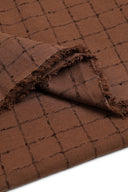 Tissu Coton Indien Tissé Havana Brown, carreaux tissés marron chocolat, gros plan sur la lisière effrangée – Atelier Brunette