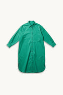Patron LA Robe Chemise – vue à plat, robe chemise longue boutonnée en Popeline Juicy Green vert émeraude – Atelier Brunette