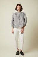 Blouse pattern (envelope) – front view, blouse gingham black and white, officer collar, puff sleeves – Atelier Brunette