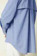 Boyish Shirt pattern – close-up back, yoke with a worked round pleat, loose chambray sleeve – Atelier Brunette