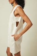 Playsuit pattern – Woman, side view, playsuit ivory, V-back neckline, open side seam – Atelier Brunette