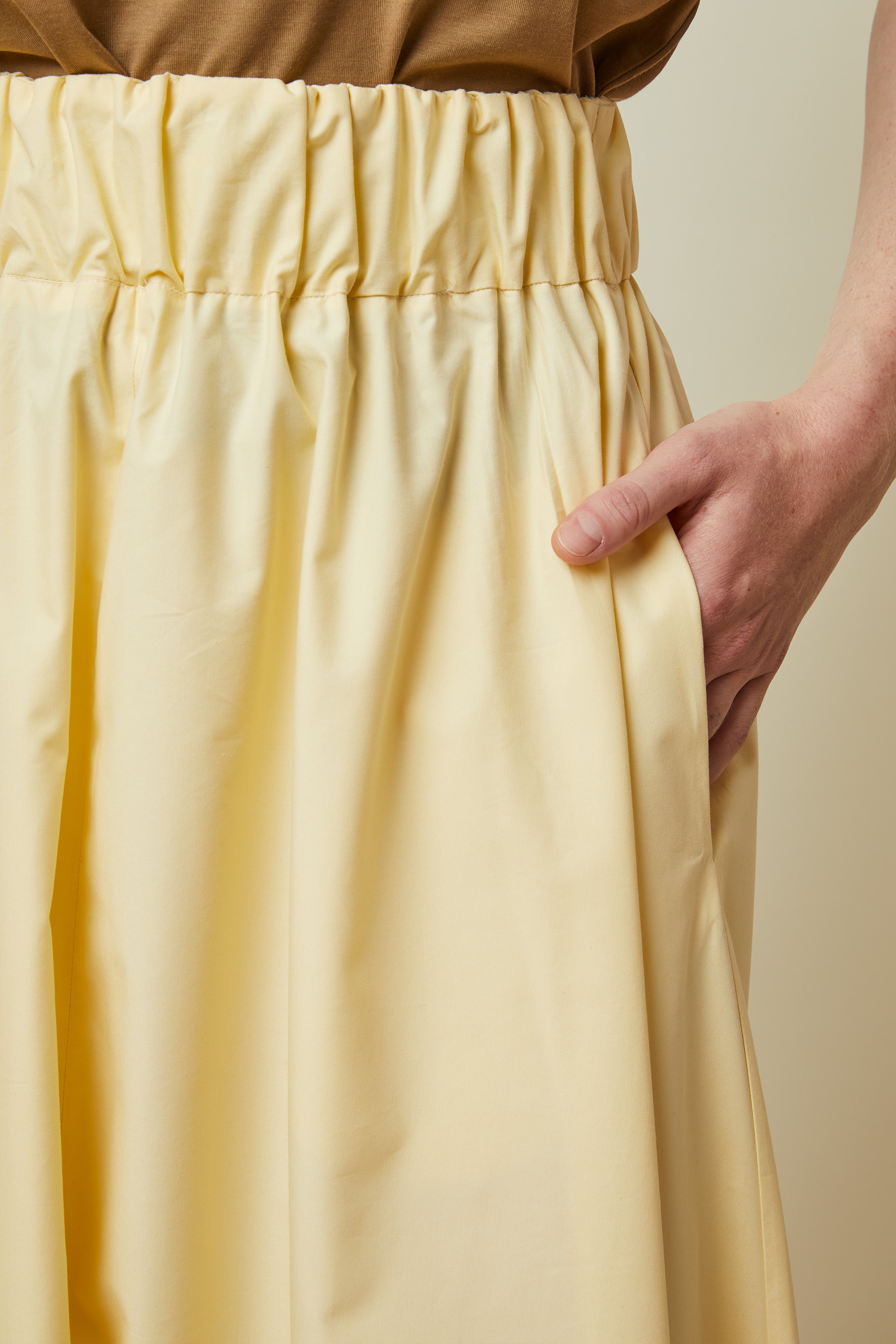 Patron Jupe Vertigo – gros plan ceinture élastique, coloris jaune – Atelier Brunette