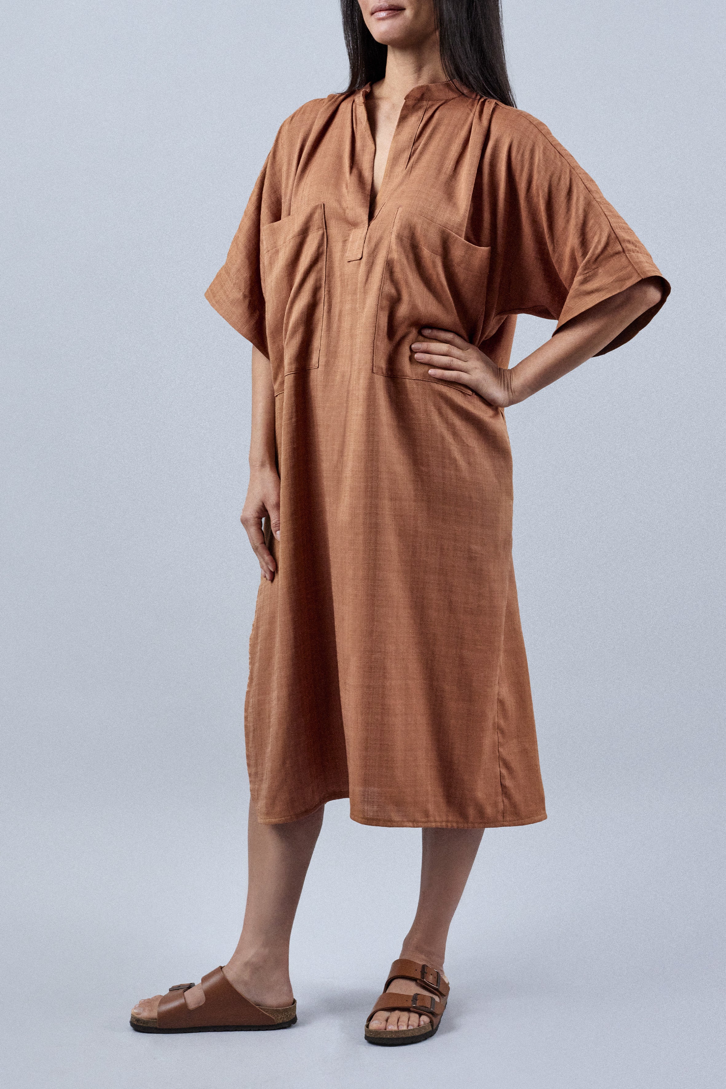 Tunic Dress pattern – Woman, front view, tunic dress oversize terracotta plain, mandarin collar, wide sleeves – Atelier Brunette