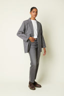 Blazer pattern – front view, blazer oversize grey striped, tailored collar, white t-shirt, grey jeans – Atelier Brunette
