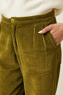 Carrot Trousers pattern – close-up waist, velvet khaki olive, gold button, hand in pocket – Atelier Brunette