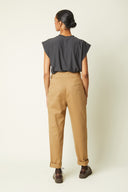 Belted Trousers pattern – Back view, carrot trousers camel with revers, top sleeveless grey – Atelier Brunette