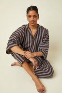 Pyjamas pattern – model seated, set pyjamas striped brown and blue, loose kimono top – Atelier Brunette
