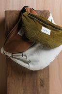 Bum Bag pattern – three bags stacked wood background : velvet khaki, caramel velvet and linen off-white – Atelier Brunette